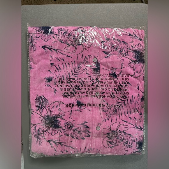 Women’s Easel button up Hawaiian shirt. Pink and blue size 2X. - Picture 6 of 6